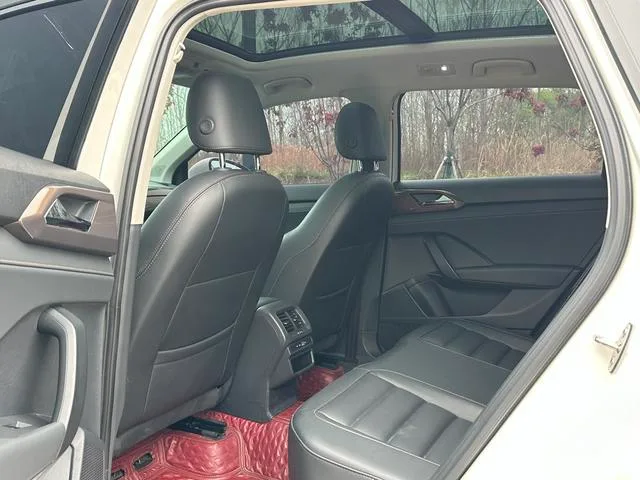 Volkswagen Tharu 2022 280TSI Two-wheel drive luxury edition interior photo 10