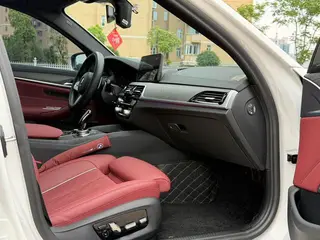 BMW 5 Series 2023 530Li Tipo de lujo M Conjunto deportivo interior foto 11 BMW 5 Series 2023 530Li Tipo de lujo M Conjunto deportivo interior foto 11