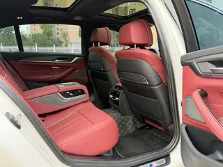 BMW 5 Series 2023 530Li Tipo de lujo M Conjunto deportivo interior foto 12 BMW 5 Series 2023 530Li Tipo de lujo M Conjunto deportivo interior foto 12
