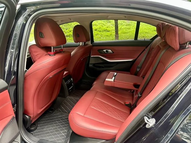 BMW 3 Series 2023 325Li M Conjunto deportivo interior foto 11 BMW 3 Series 2023 325Li M Conjunto deportivo interior foto 11