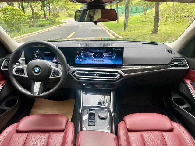 BMW 3 Series 2023 325Li M Conjunto deportivo interior foto 17 BMW 3 Series 2023 325Li M Conjunto deportivo interior foto 17