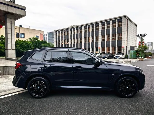 BMW X3 2022 Second change xDrive30i Leading Type M Obsidian Night Suit exterior photo 3 BMW X3 2022 Second change xDrive30i Leading Type M Obsidian Night Suit exterior photo 3