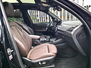 BMW X3 2022 Second change xDrive30i Leading Type M Obsidian Night Suit interior photo 12 BMW X3 2022 Second change xDrive30i Leading Type M Obsidian Night Suit interior photo 12