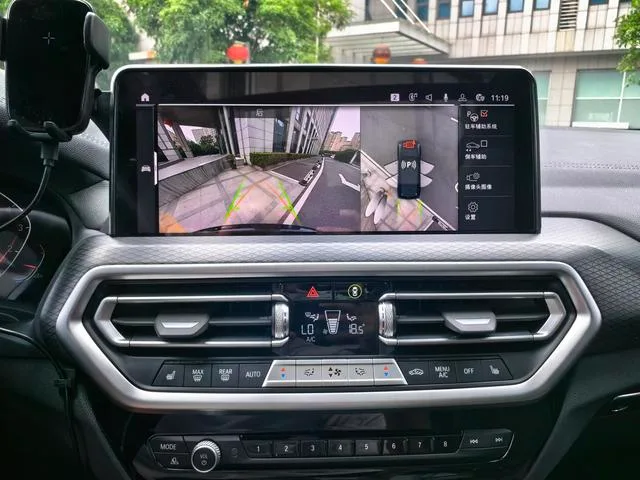 BMW X3 2022 Second change xDrive30i Leading Type M Obsidian Night Suit interior photo 13 BMW X3 2022 Second change xDrive30i Leading Type M Obsidian Night Suit interior photo 13