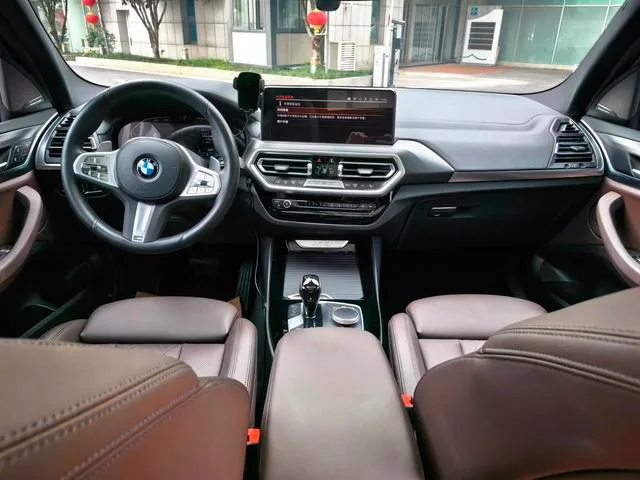 BMW X3 2022 Second change xDrive30i Leading Type M Obsidian Night Suit interior photo 15 BMW X3 2022 Second change xDrive30i Leading Type M Obsidian Night Suit interior photo 15
