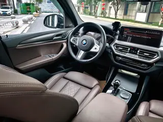 BMW X3 2022 Second change xDrive30i Leading Type M Obsidian Night Suit interior photo 16 BMW X3 2022 Second change xDrive30i Leading Type M Obsidian Night Suit interior photo 16