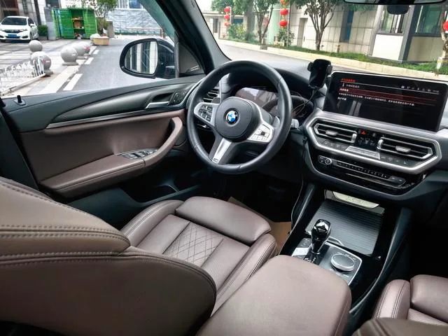 BMW X3 2022 Second change xDrive30i Leading Type M Obsidian Night Suit interior photo 16 BMW X3 2022 Second change xDrive30i Leading Type M Obsidian Night Suit interior photo 16