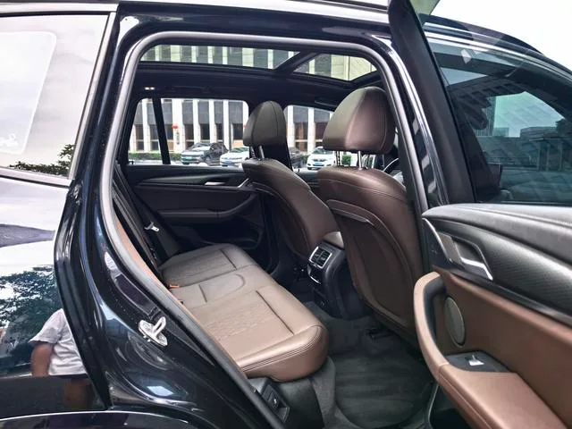 BMW X3 2022 Second change xDrive30i Leading Type M Obsidian Night Suit interior photo 18 BMW X3 2022 Second change xDrive30i Leading Type M Obsidian Night Suit interior photo 18