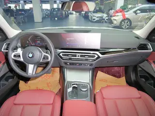 BMW 3 Series 2023 325Li M Traje nocturno deportivo Yao interior foto 14 BMW 3 Series 2023 325Li M Traje nocturno deportivo Yao interior foto 14
