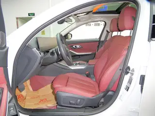BMW 3 Series 2023 325Li M Traje nocturno deportivo Yao interior foto 17 BMW 3 Series 2023 325Li M Traje nocturno deportivo Yao interior foto 17