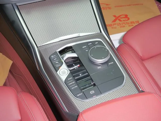 BMW 3 Series 2023 325Li M Traje nocturno deportivo Yao interior foto 19 BMW 3 Series 2023 325Li M Traje nocturno deportivo Yao interior foto 19