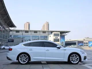 Audi A5 2024 Sportback 40 TFSI Tipo dinámico de moda exterior foto 4 Audi A5 2024 Sportback 40 TFSI Tipo dinámico de moda exterior foto 4