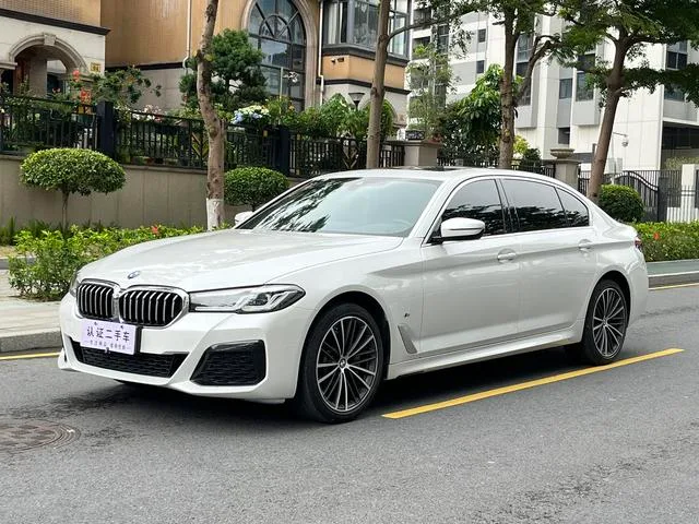 BMW 5 Series 2023 Restyling 530Li Leading Type M Sports suit exterior photo 1 BMW 5 Series 2023 Restyling 530Li Leading Type M Sports suit exterior photo 1