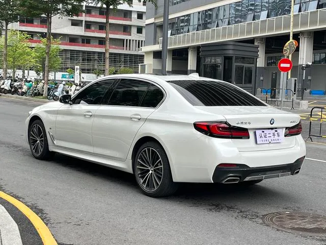 BMW 5 Series 2023 Restyling 530Li Leading Type M Sports suit exterior photo 4 BMW 5 Series 2023 Restyling 530Li Leading Type M Sports suit exterior photo 4