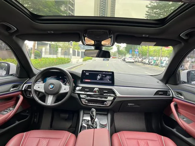 BMW 5 Series 2023 Restyling 530Li Leading Type M Sports suit interior photo 10 BMW 5 Series 2023 Restyling 530Li Leading Type M Sports suit interior photo 10