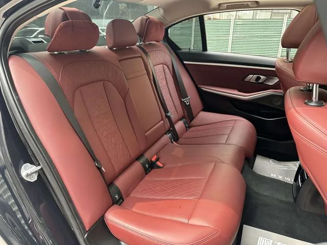 BMW 3 Series 2023 325Li M Sports Night Suit interior photo 15 BMW 3 Series 2023 325Li M Sports Night Suit interior photo 15