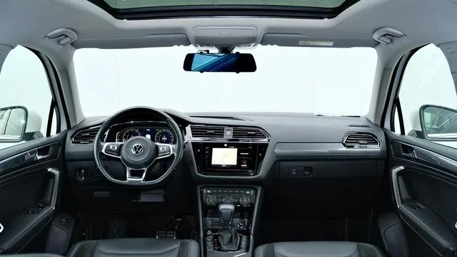 Volkswagen Tiguan L 2021 330TSI Автоматический полный привод R-Line Наслаждайтесь версией интерьер фото 8