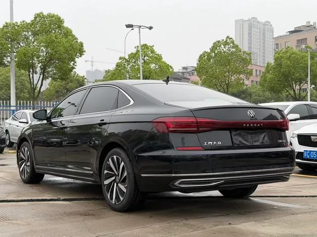 Volkswagen Passat 2022 330TSI Elite Edition exterior photo 4