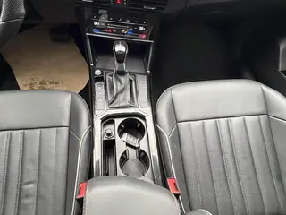 Volkswagen Passat 2022 330TSI Elite Edition interior photo 11