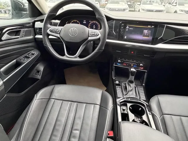 Volkswagen Passat 2022 330TSI Elite Edition interior photo 13