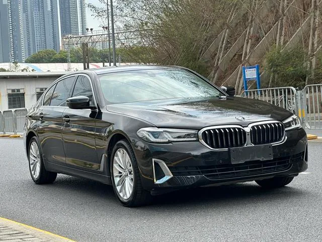 BMW 5 Series 2021 Restyling 525Li Luxury Set exterior photo 3 BMW 5 Series 2021 Restyling 525Li Luxury Set exterior photo 3