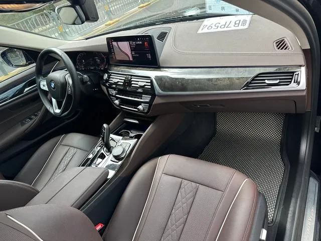 BMW 5 Series 2021 Restyling 525Li Luxury Set interior photo 10 BMW 5 Series 2021 Restyling 525Li Luxury Set interior photo 10