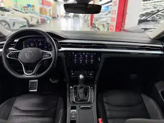 Volkswagen CC 2023 380TSI Version accrocheuse intérieur photo 11