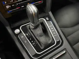 Volkswagen CC 2023 380TSI Version accrocheuse intérieur photo 12