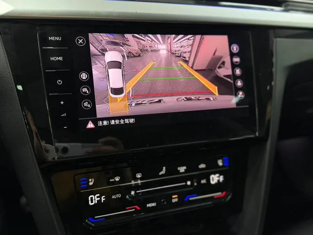 Volkswagen CC 2023 380TSI Version accrocheuse intérieur photo 13