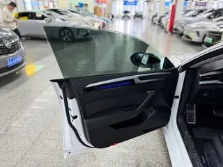 Volkswagen CC 2023 380TSI Version accrocheuse intérieur photo 16