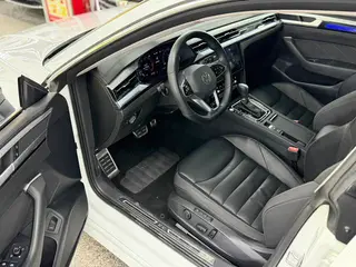 Volkswagen CC 2023 380TSI Version accrocheuse intérieur photo 17