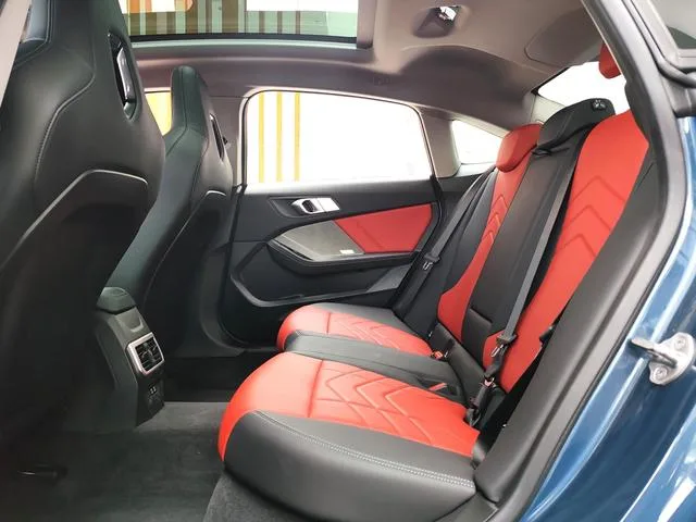 BMW 2 Series 2025 225L M Set de nuit de sport intérieur photo 9 BMW 2 Series 2025 225L M Set de nuit de sport intérieur photo 9
