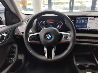 BMW 2 Series 2025 225L M Set de nuit de sport intérieur photo 13 BMW 2 Series 2025 225L M Set de nuit de sport intérieur photo 13