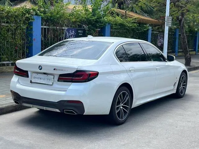 BMW 5 Series 2021 Restyling 525Li M Sports suit interior photo 7 BMW 5 Series 2021 Restyling 525Li M Sports suit interior photo 7