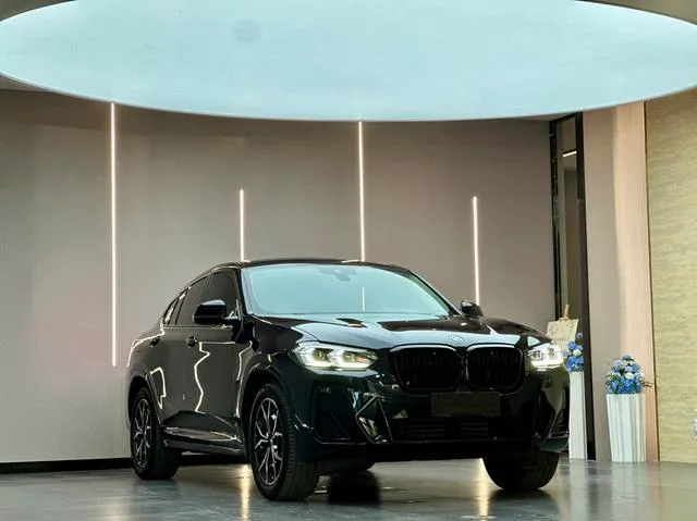 BMW X4 2022 xDrive 25i M Conjunto deportivo exterior foto 3 BMW X4 2022 xDrive 25i M Conjunto deportivo exterior foto 3