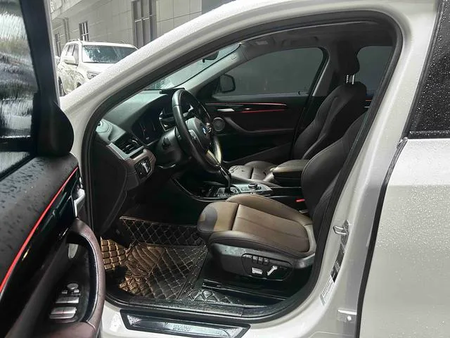 BMW X2 2022 sDrive25i M Conjunto deportivo interior foto 11