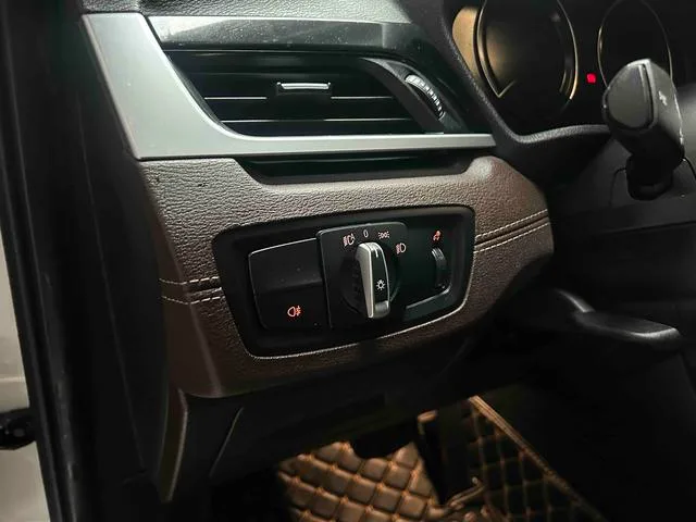 BMW X2 2022 sDrive25i M Conjunto deportivo interior foto 12