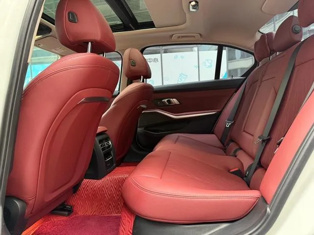 BMW 3 Series 2023 325Li M Traje nocturno deportivo Yao interior foto 18 BMW 3 Series 2023 325Li M Traje nocturno deportivo Yao interior foto 18