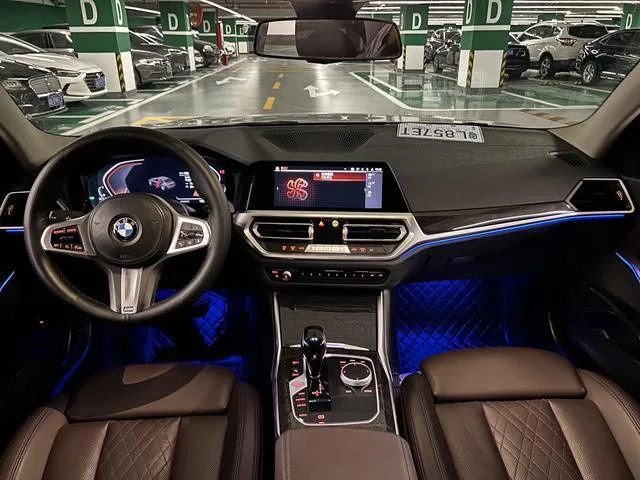 BMW 3 Series 2022 325Li M Conjunto deportivo interior foto 11 BMW 3 Series 2022 325Li M Conjunto deportivo interior foto 11