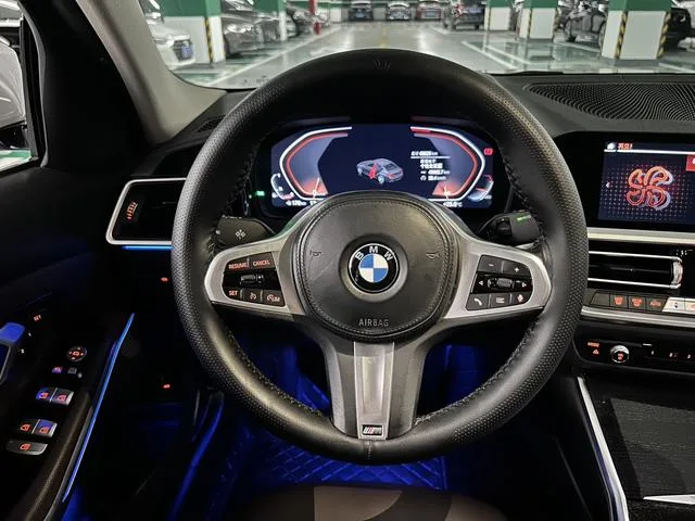 BMW 3 Series 2022 325Li M Conjunto deportivo interior foto 12 BMW 3 Series 2022 325Li M Conjunto deportivo interior foto 12