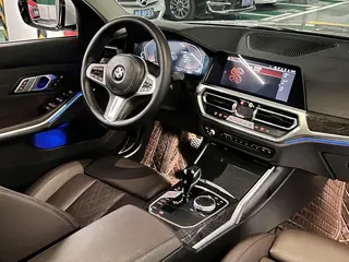 BMW 3 Series 2022 325Li M Conjunto deportivo interior foto 14 BMW 3 Series 2022 325Li M Conjunto deportivo interior foto 14