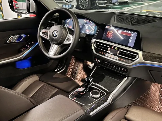 BMW 3 Series 2022 325Li M Conjunto deportivo interior foto 14 BMW 3 Series 2022 325Li M Conjunto deportivo interior foto 14