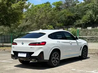 BMW X4 2022 xDrive 25i M Conjunto deportivo interior foto 13 BMW X4 2022 xDrive 25i M Conjunto deportivo interior foto 13