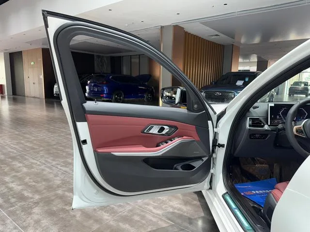 BMW 3 Series 2023 325i M Traje nocturno deportivo Yao interior foto 14 BMW 3 Series 2023 325i M Traje nocturno deportivo Yao interior foto 14