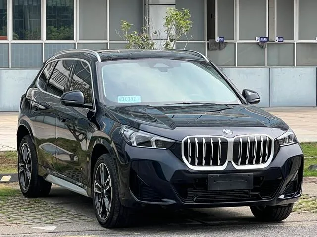BMW X1 2025 sDrive25Li M Conjunto deportivo exterior foto 3 BMW X1 2025 sDrive25Li M Conjunto deportivo exterior foto 3