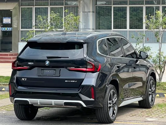 BMW X1 2025 sDrive25Li M Conjunto deportivo exterior foto 4 BMW X1 2025 sDrive25Li M Conjunto deportivo exterior foto 4