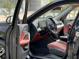 BMW X1 2025 sDrive25Li M Conjunto deportivo exterior foto 8 BMW X1 2025 sDrive25Li M Conjunto deportivo exterior foto 8
