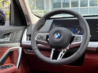 BMW X1 2025 sDrive25Li M Conjunto deportivo interior foto 16 BMW X1 2025 sDrive25Li M Conjunto deportivo interior foto 16