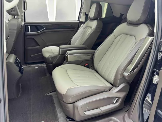 Volkswagen Viloran 2024 380TSI Edición Zunchi interior foto 14 Volkswagen Viloran 2024 380TSI Edición Zunchi interior foto 14