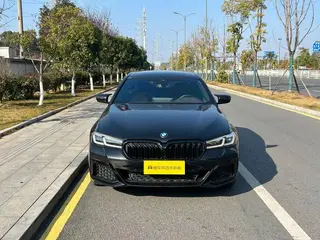 BMW 5 Series 2022 Segundo cambio 530Li Líder M Conjunto deportivo exterior foto 2